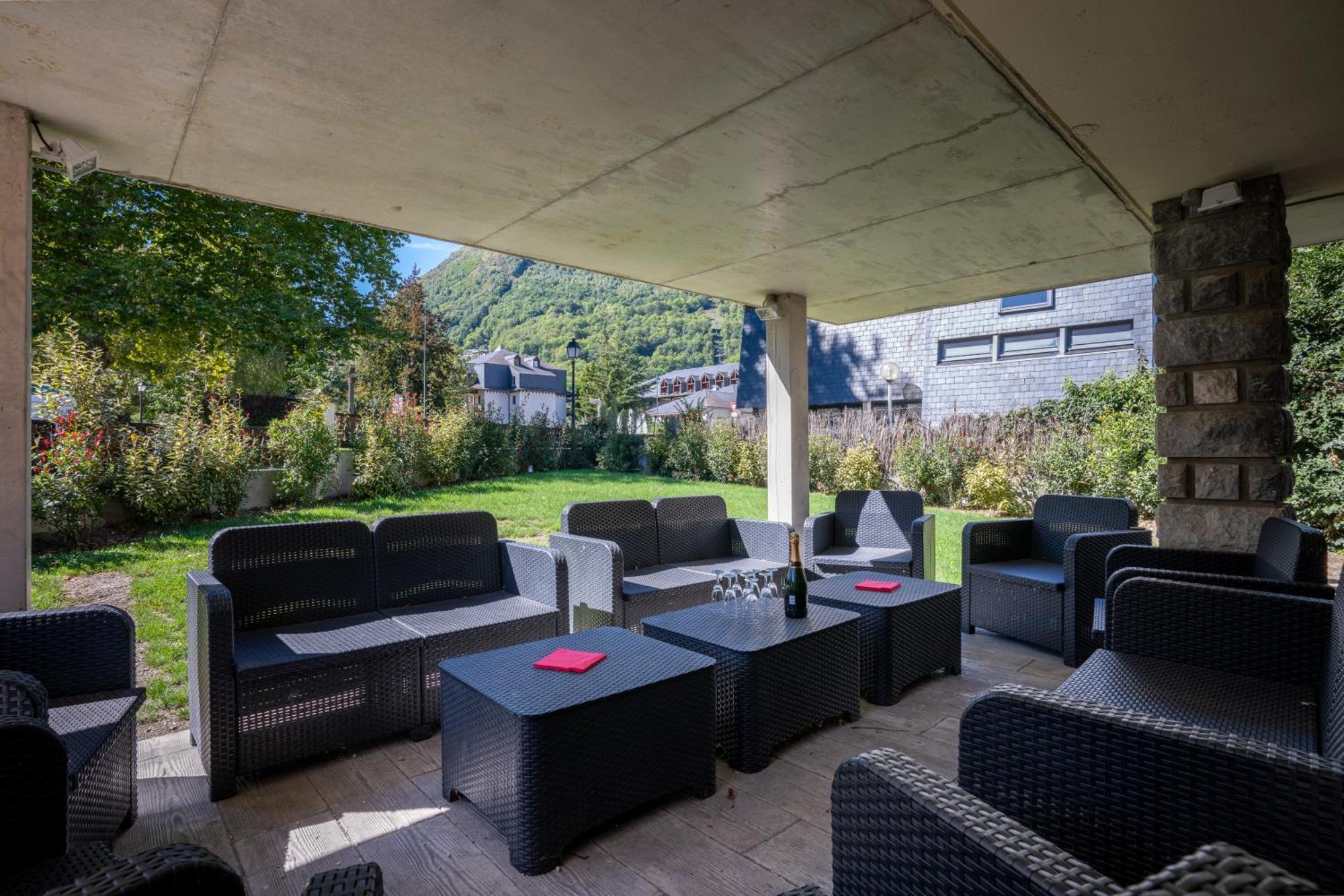 Grand St-lary Centre 13 A 15 Pers *